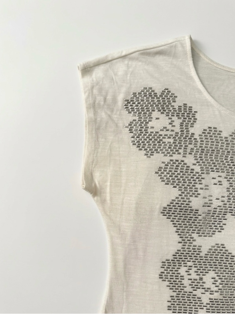 Apt. 9 Cream Tee with Gray Floral Metallic Print - Picture 3 of 8